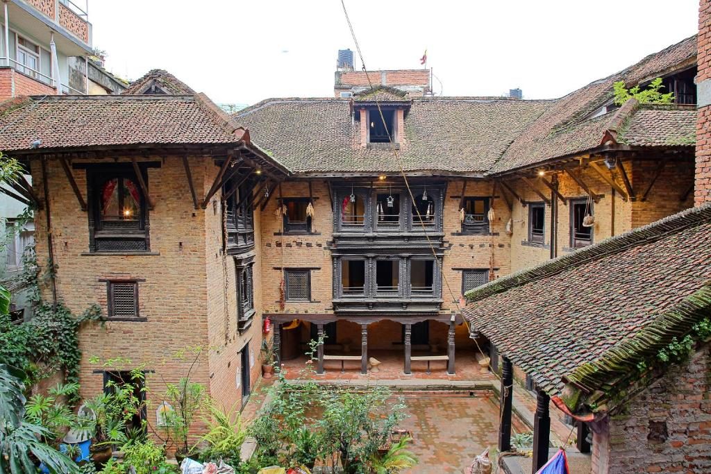 Innenhof des Heritage-Hotels Newa Chen im Kathmandutal, Nepal – NGO-Projekt